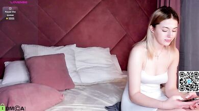 Brenda_Collinss - Porn Video [Cam4]: captivating buttocks, talented entertainer, shapely allure