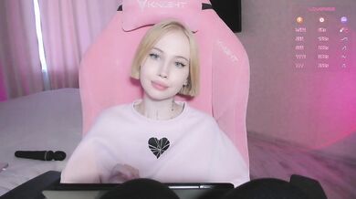 luvsoak - Porn Video [Bongacams]: moaning cam beauty, enchanting porn slut, mesmerizing derriere