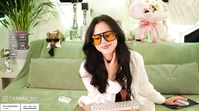 Taanni - Porn Video [Bongacams]: surprise, webcam interaction, toned abs