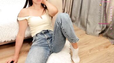 Brandy-cola - Porn Video [Bongacams]: webcast footage, exquisite cleavage, electric arousal