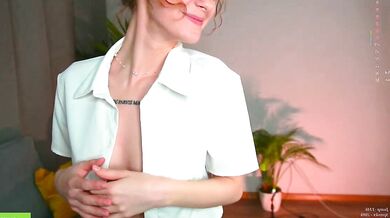 Watch Evasaff's stunning booty-wearing face enchant the cam girl in this Webcam show