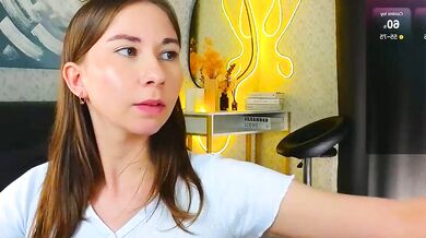 Cutie_janie's mesmerizing chest and gluteus in hot record video