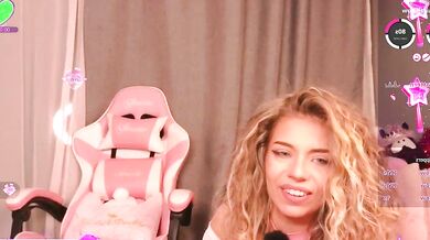 Watch Maddisonblush, the petite blonde, play with a big clit and get off with a latex toy