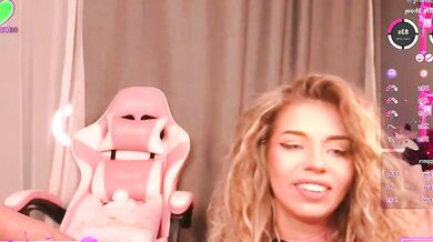 Watch Maddisonblush, the petite blonde, play with a big clit and get off with a latex toy