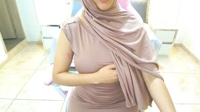 Aida_Farhat strips and toys her armpits in public with a vibrator