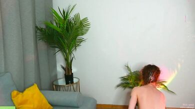 Evasaff's mesmerizing streamer - a naked beauty with stunning symmetry