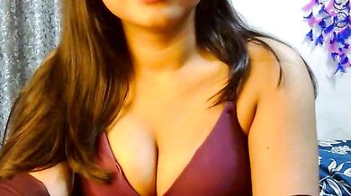 Hot__surbhi flaunts her smoking-hot Indian body in a steamy solo session on private cam2cam