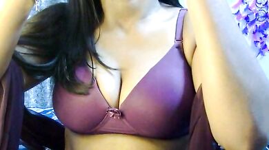 Hot__surbhi flaunts her smoking-hot Indian body in a steamy solo session on private cam2cam