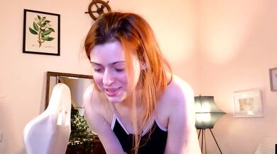 Watch Mesmerizing Queen Doll_lesli's naked seduction & temptation