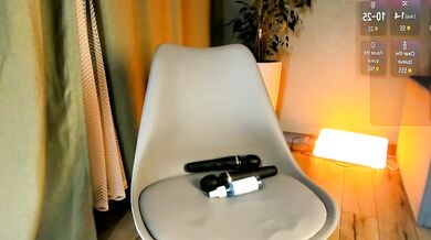 Jenny__lii's stunning curves mesmerize Ravishing influencer and��-tied stud