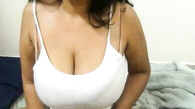 Honeyboobies7249 gives a young curvy babe the best handjob in a hot role-play session