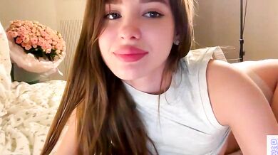 Check out endlessmia's mesmerizing curves and fiery glutes in this steamy video