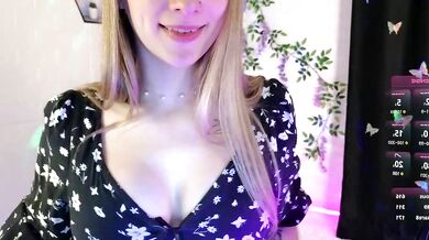 Watch Elsa_wow's mesmerizing webcam show - a breath-stealing view of her stunning breasts and breathtaking view of her stunning body!