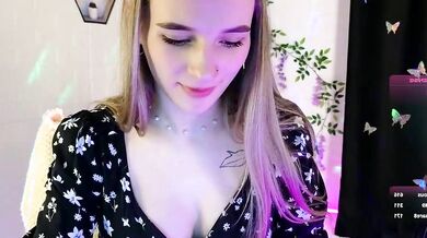 Watch Elsa_wow's mesmerizing webcam show - a breath-stealing view of her stunning breasts and breathtaking view of her stunning body!