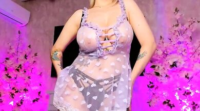 Check out Jessiccaburns' seductive hips & ravishing booty in steamy video