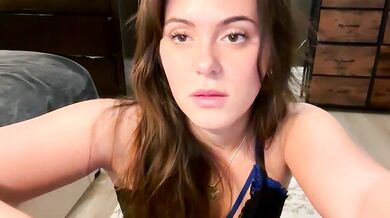 Lexasworld1's amazing curves and intense vibes will make you drool in lust