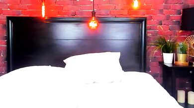 Watch Christina_ross in a sensuous and wild video of perfect symmetry and wild glutes