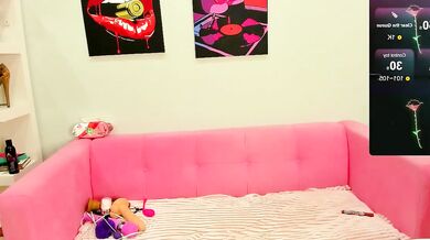 Lilybrilly's stunning curves are captivating in this steamy video