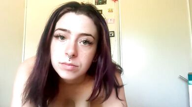 Angelcak3s captures her perfect frame & captures your lustful attention