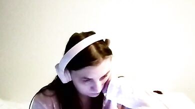 Lisa_Kissa goes wild with dildos & vibrators on young big-ass-white brunettes