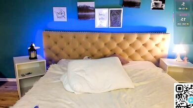 Mavis Willis, the big-ass-teens, records herself in yoga pants and gives a sloppy blowjob for cheap!