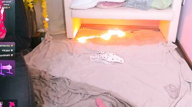 Frie_Moor goes wild with toys & deepthroats in hot solo action