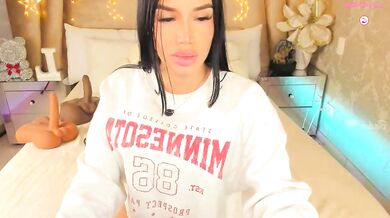 Watch Lucy Baker's stunning body in action - Passive, yet seductive!