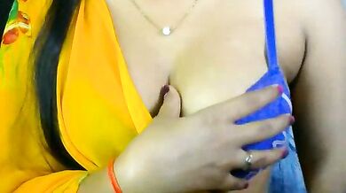 Petite-indian teen Hanshi_queen gets dirty talking while getting her pussy fingered in middle-priced-privates-teens