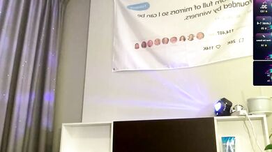 Amberdeltoro's mesmerizing curves get the attention of the camera