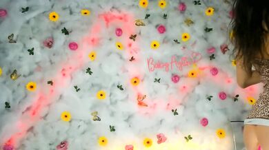 Babyaylin's captivating naturals will make you drool while you watch her in action