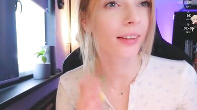 Baby_Gopn1k's Ass captivating chest gets the attention of her cam girl