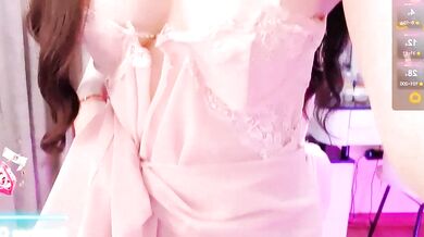 Watch Sarah_Xoxo's tight Asian pussy get fingered and toyed to a wild orgasm