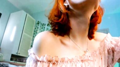 Lilkitty_bigme0w's seductive assets get exposed in hot nudes