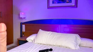 Watch L_0l's naked body quiver with pleasure in this steamy show