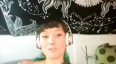 Petite brunettes FRRANNKIE give dirty talk and finger-bang for your viewing pleasure.