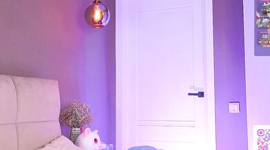 Watch Mesmerizing Chest Passion Quake as Sexy Cam Girl Tries to Reach a Goal