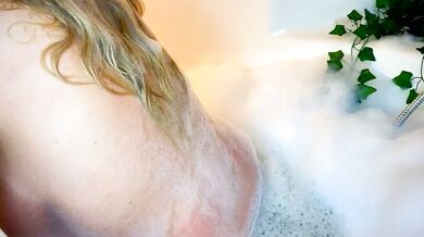 DarlineCoyner's Naked Play: Watch her masturbate in Virtual Reality