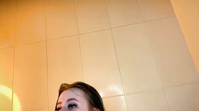 DarlineCoyner's Naked Play: Watch her masturbate in Virtual Reality