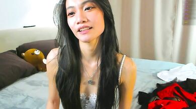 Zhenzhuxio's stunning curves get the attention of a seductive influencer