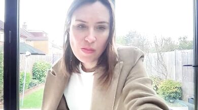 Watch eatmypie69's steamy nudes and seductive moves in this hot video!