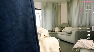 Jeniffer_100's Insane Luscious Backside & Ferocious Chest Action on Cam