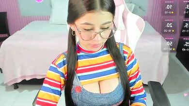 Yuli_16: Petite Latina Teens Get Herself off with a Vibrator and a Big Toy