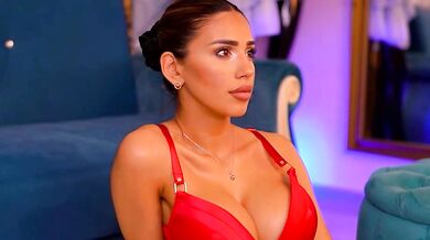 SiennaNoir records herself getting down and dirty with tattoos, spanking and topless-young fun