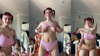 LolyMolly - Porn Video [Bongacams]: sensual, perfect symmetry, sensual anticipation