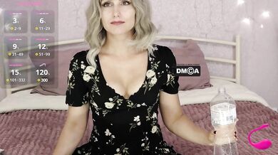 Versavia - Porn Video [Bongacams]: popular internet personality, recorded session, intense chemistry