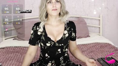 Versavia - Porn Video [Bongacams]: popular internet personality, recorded session, intense chemistry