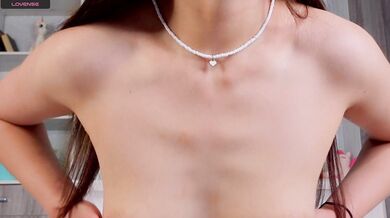 ErlinaBeames - Porn Video [Cam4]: stunning queen, luscious rear, live recording