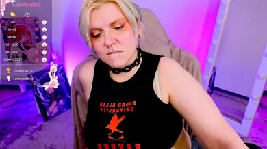 bluelunaray - Porn Video [Bongacams]: shows ass, captivating buttocks, breathtaking queen