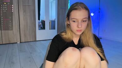 jucieLussie - Porn Video [Bongacams]: lively host, enthusiastic whores, lesbian