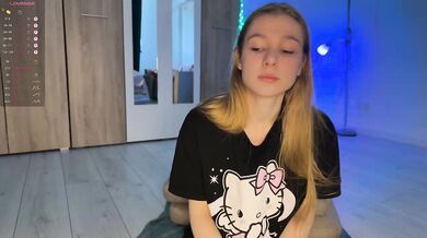 jucieLussie - Porn Video [Bongacams]: lively host, enthusiastic whores, lesbian
